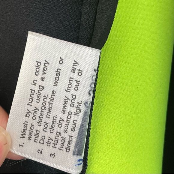 NWT Action Plus Large Wetsuit Long Sleeve Short Version Unisex Black Neon Yellow - Picture 7 of 8